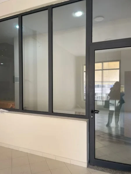 Tirane, jepet me qera ambjent biznesi Kati 1, 32 m² 250 € (Astir)
