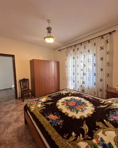 Tirane, jepet me qera apartament 1+1 , 350 € (Astir)