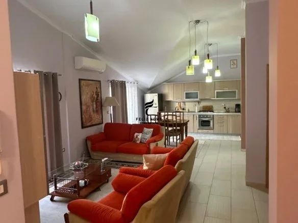 Tirane, jepet me qera apartament 3+1 Kati 3, 144 m² 850 € (KOMUNA E PARISIT)