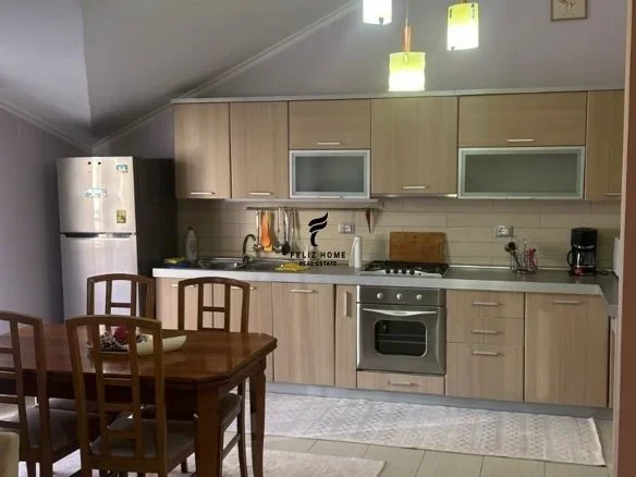 Tirane, jepet me qera apartament 3+1 Kati 3, 144 m² 850 € (KOMUNA E PARISIT)