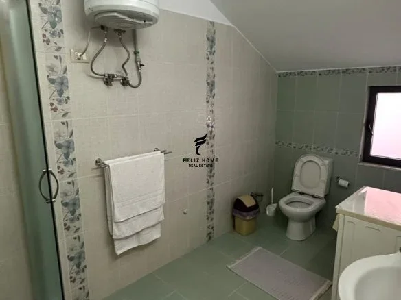 Tirane, jepet me qera apartament 3+1 Kati 3, 144 m² 850 € (KOMUNA E PARISIT)