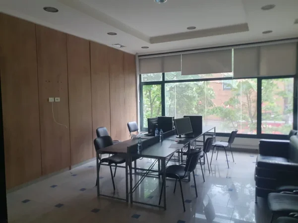 Tirane, shitet ambjent biznesi Kati 0, 350 m² 1.500.000 € (Rruga Sami Frasheri)