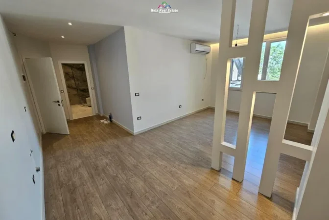 Tirane, shes apartament 1+1 Kati 1, 40 m² 107.000 € (Rruga Muhamet Gjollesha)