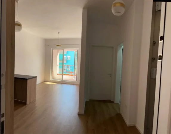 Tirane, jepet me qera apartament 1+1+Ballkon Kati 5, 68 m² 365 € (mangalem 21)