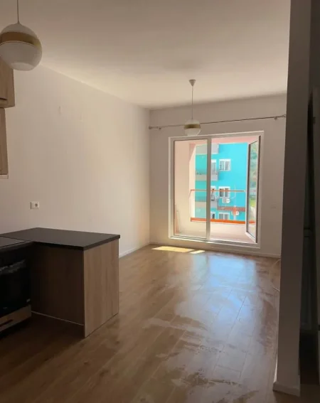 Tirane, jepet me qera apartament 1+1+Ballkon Kati 5, 68 m² 365 € (mangalem 21)