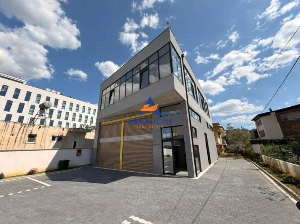 Tirane, jepet me qera ambjent biznesi Kati 2, 360 m² 5.000 € 
