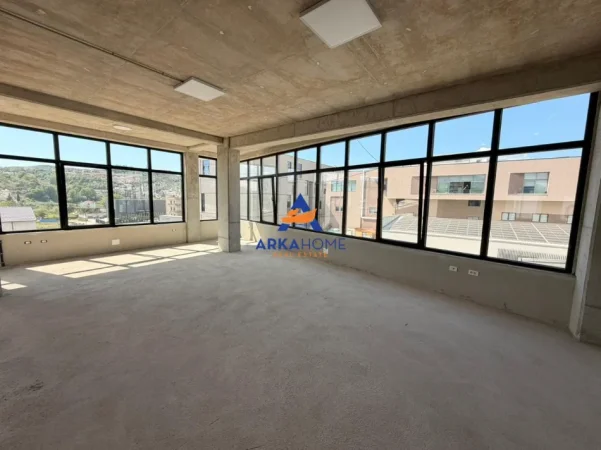 Tirane, jepet me qera ambjent biznesi Kati 2, 360 m² 5.000 € 