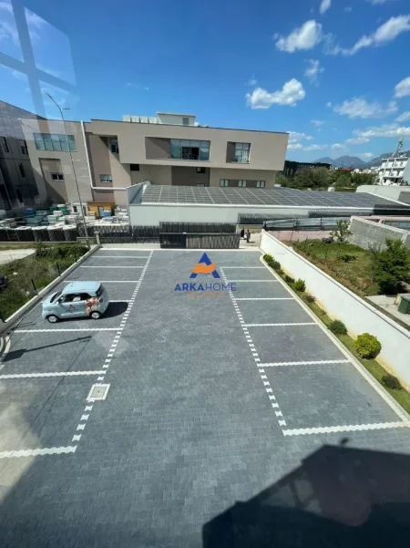 Tirane, jepet me qera ambjent biznesi Kati 2, 360 m² 5.000 € 