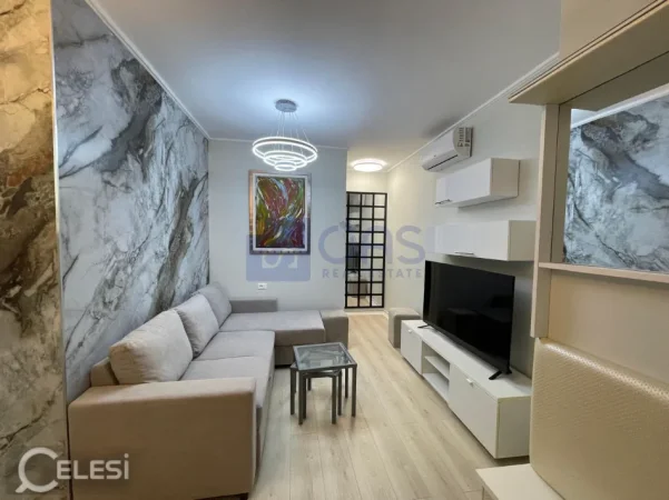 Tirane, jepet me qera apartament 2+1+Aneks+Ballkon Kati 5, 650 € 