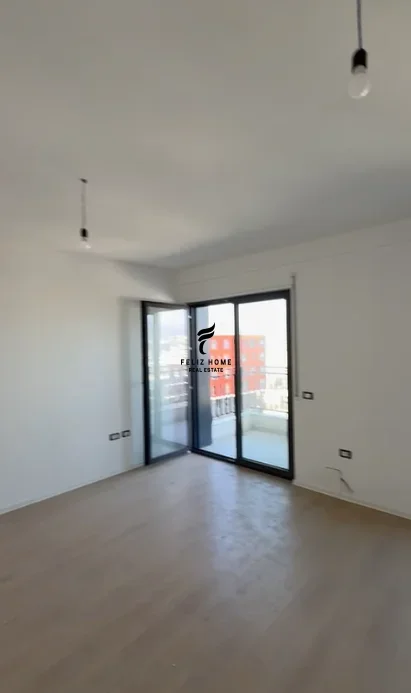 Tirane, jepet me qera apartament 1+1 Kati 9, 65 m² 600 € (BULEVARDI I RI)