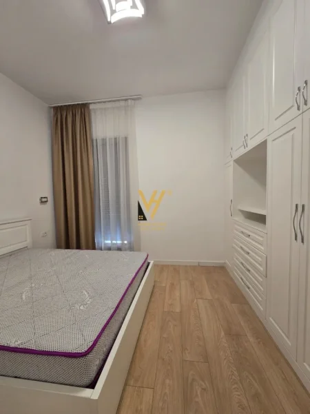 Tirane, jepet me qera apartament 2+1+Ballkon Kati 3, 110 m² 1.200 € (KOMPLEKSI DELIJORGJI)