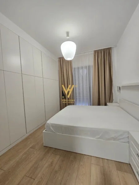Tirane, jepet me qera apartament 2+1+Ballkon Kati 3, 110 m² 1.200 € (KOMPLEKSI DELIJORGJI)