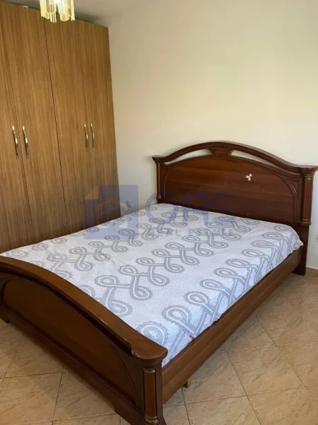 Tirane, jepet me qera apartament 1+1+Aneks+Ballkon Kati 4, 55 m² 400 € (Prane Xhamise Xhura)