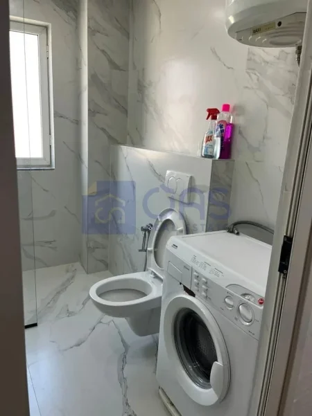 Tirane, jepet me qera apartament 1+1+Aneks+Ballkon Kati 4, 55 m² 400 € (Prane Xhamise Xhura)