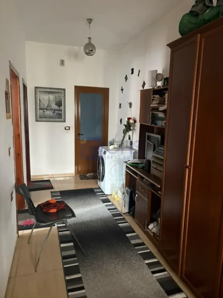 Tirane, jepet me qera apartament 2+1+Aneks+Ballkon , 52 m² 400 € (ALLIAS (tek posta))