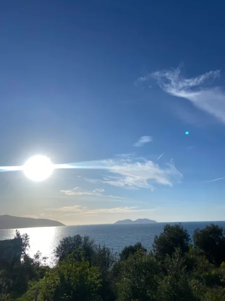 Vlore | Uji i Ftohtë. Jepet me qira afatgjatë, 1+1 me pamje nga deti.