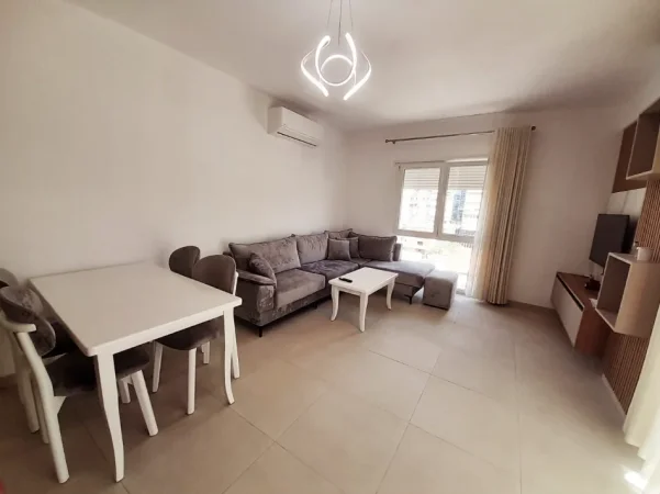 Tirane, jepet me qera apartament 2+1+Ballkon Kati 4, 90 m² 600 € (Tek Ish Sheshi Shqiponja, Laprakë ,Tiranë)