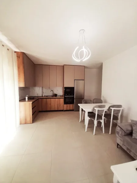 Tirane, jepet me qera apartament 2+1+Ballkon Kati 4, 90 m² 600 € (Tek Ish Sheshi Shqiponja, Laprakë ,Tiranë)