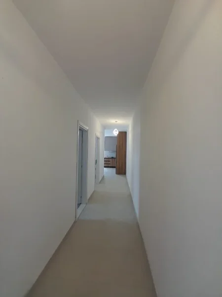 Tirane, jepet me qera apartament 2+1+Ballkon Kati 4, 90 m² 600 € (Tek Ish Sheshi Shqiponja, Laprakë ,Tiranë)