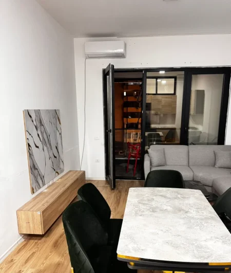 Tirane, jepet me qera apartament 2+1, Kati 3, 78 m2,Çmimi 68.000 Lekë të Reja, tek Kompleksi SQUARE 21,Rruga Kavajës, Tiranë