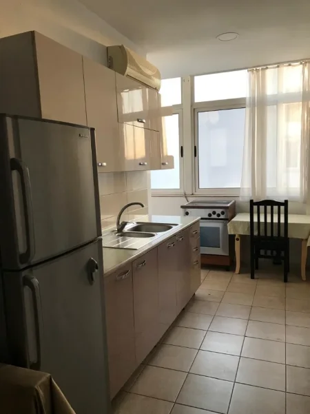 Tirane, jepet me qera apartament 2+1+Aneks+Ballkon Kati 5, 82 m² 250 € (rruga Eshref Frasheri)