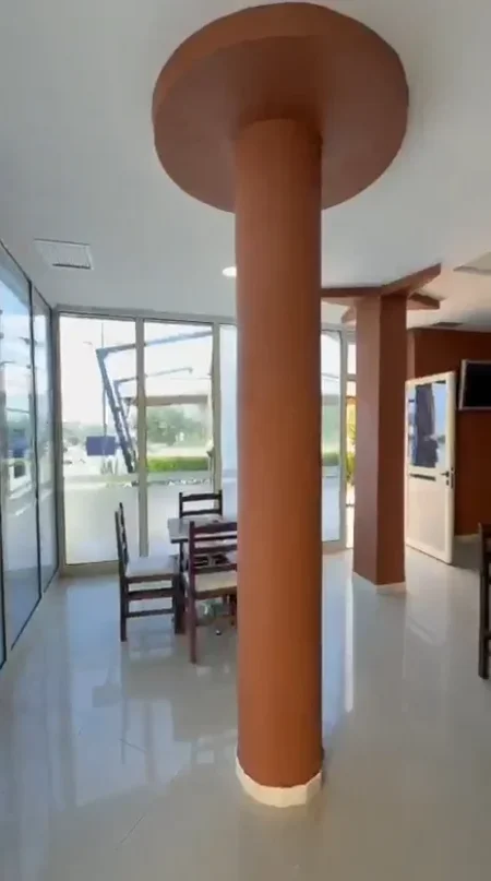 Lushnje, jepet me qera ambjent biznesi , 1.200 m² 2.000 € 