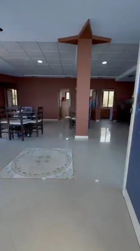 Lushnje, jepet me qera ambjent biznesi , 1.200 m² 2.000 € 