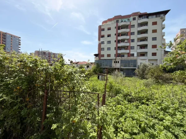 Lushnje, shitet truall , 558 m² 110.000 € 