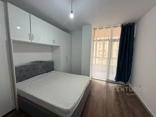 Tirane, jepet me qera apartament 2+1 Kati 4, 89 m² 500 € (astir)
