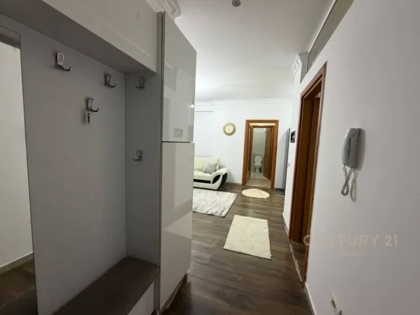 Tirane, jepet me qera apartament 2+1 Kati 4, 89 m² 500 € (astir)