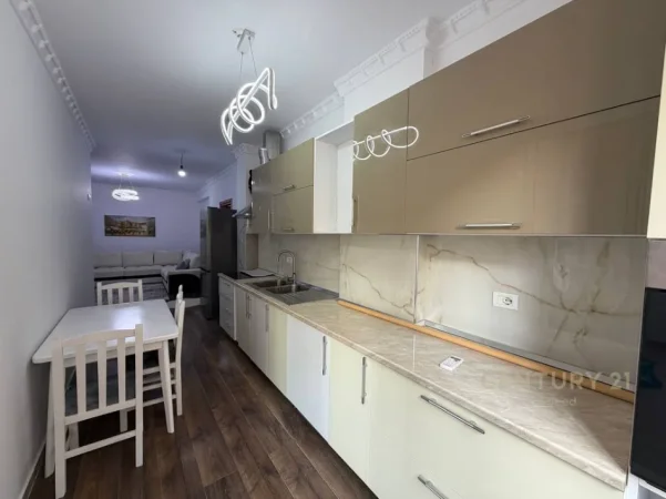 Tirane, jepet me qera apartament 2+1 Kati 4, 89 m² 500 € (astir)
