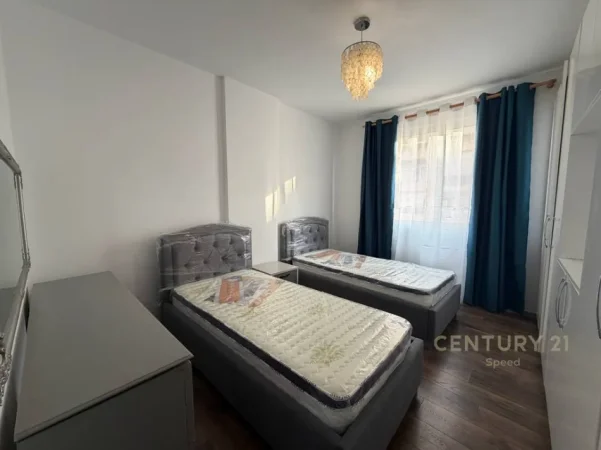 Tirane, jepet me qera apartament 2+1 Kati 4, 89 m² 500 € (astir)