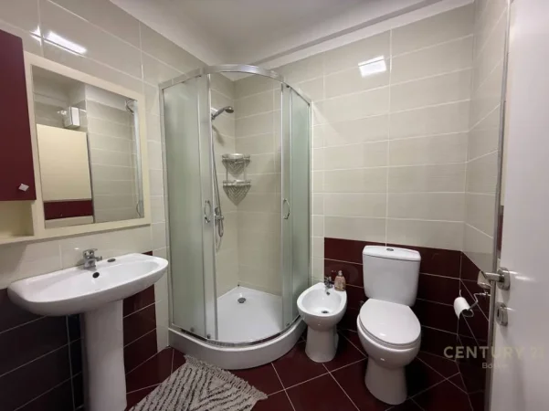 Tirane, jepet me qera apartament 1+1 Kati 3, 69 m² 600 € (komuna e parisit)