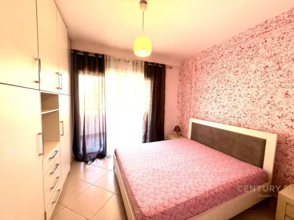 Tirane, jepet me qera apartament 1+1 Kati 3, 69 m² 600 € (komuna e parisit)