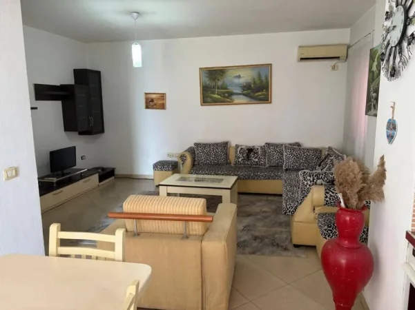 Tirane, jepet me qera apartament 3+1+Ballkon Kati 3, 107 m² 620 € (jordan misja)