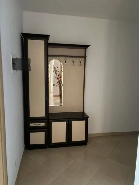 Tirane, jepet me qera apartament 3+1+Ballkon Kati 3, 107 m² 620 € (jordan misja)