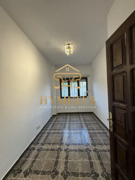 Tirane, jepet me qera zyre Kati 1, 120 m² 660 € (Rruga e Kavajes)