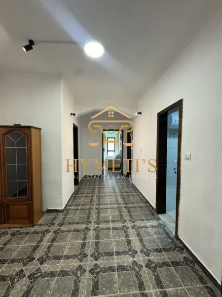 Tirane, jepet me qera zyre Kati 1, 120 m² 660 € (Rruga e Kavajes)