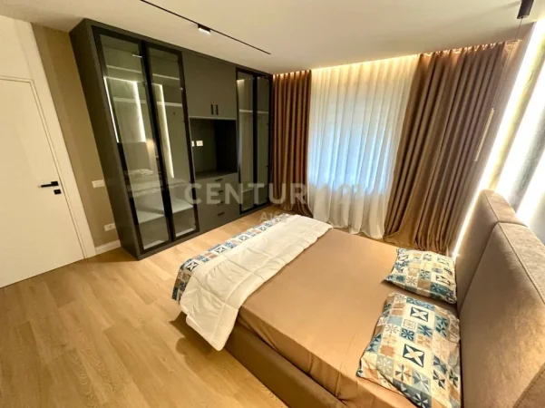 Tirane, jepet me qera apartament 2+1+Ballkon Kati 2, 100 m² 1.200 € (liqeni i thate)