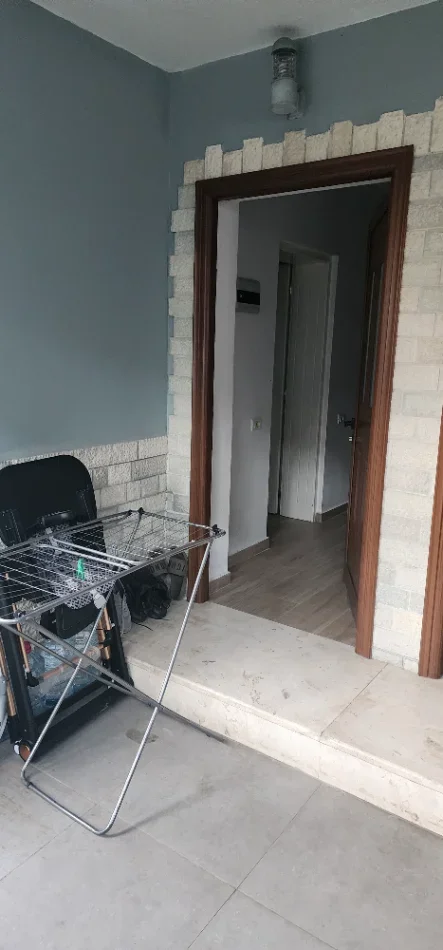 Tirane, jepet me qera apartament 1+1 Kati 1, 50 m² 470 € (Vaçe Zela) Me Agjenci
