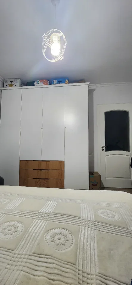 Tirane, jepet me qera apartament 1+1 Kati 1, 50 m² 470 € (Vaçe Zela) Me Agjenci