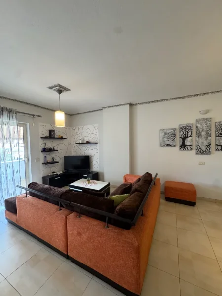 Tirane, jepet me qera apartament 2+1+Ballkon Kati 5, 112 m² 700 € (Zogu I Zi , Rruga Dritan Hoxha)