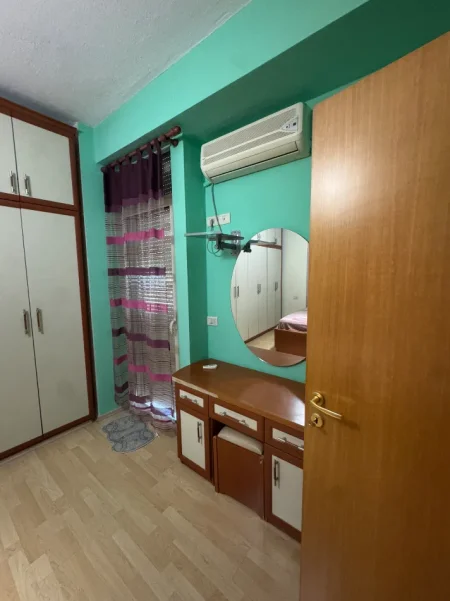 Tirane, jepet me qera apartament 2+1+Ballkon Kati 5, 112 m² 700 € (Zogu I Zi , Rruga Dritan Hoxha)