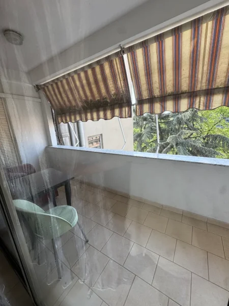 Tirane, jepet me qera apartament 2+1+Ballkon Kati 5, 112 m² 700 € (Zogu I Zi , Rruga Dritan Hoxha)