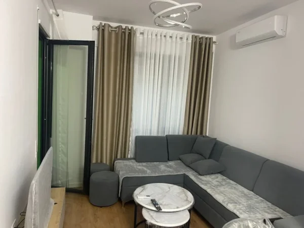 Tirane, jepet me qera apartament 1+1 Kati 3, 60 m² 450 € (Rruga 5 Maji)