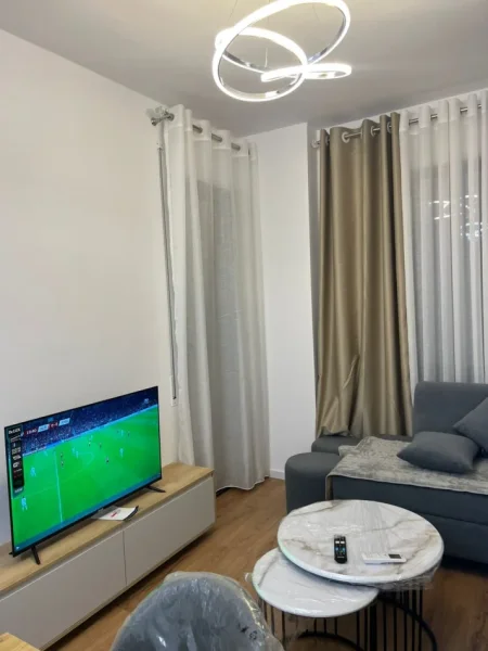 Tirane, jepet me qera apartament 1+1 Kati 3, 60 m² 450 € (Rruga 5 Maji)
