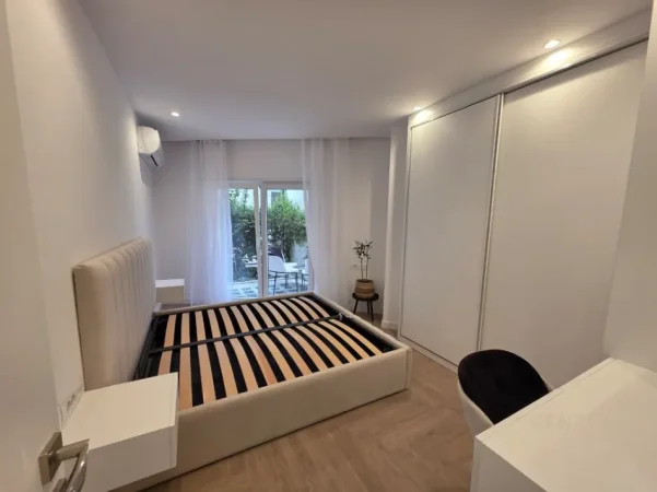 Tirane, jepet me qera apartament 1+1 Kati 3, 81 m² 850 € (kodra e diellit 2)