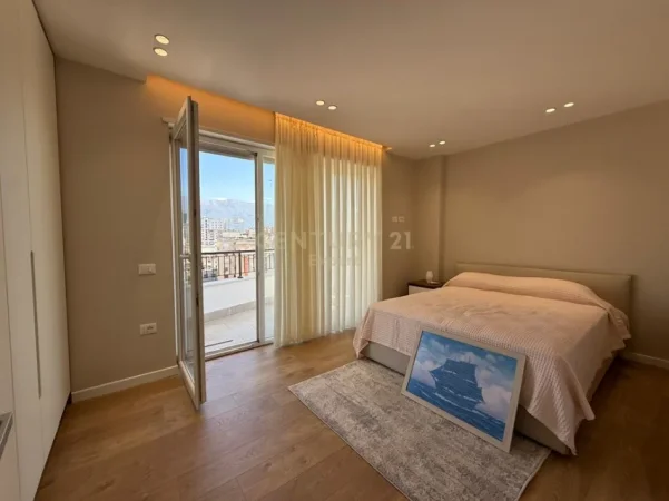 Tirane, jepet me qera apartament 2+1+Ballkon Kati 7, 122 m² 1.600 € (mine peza)