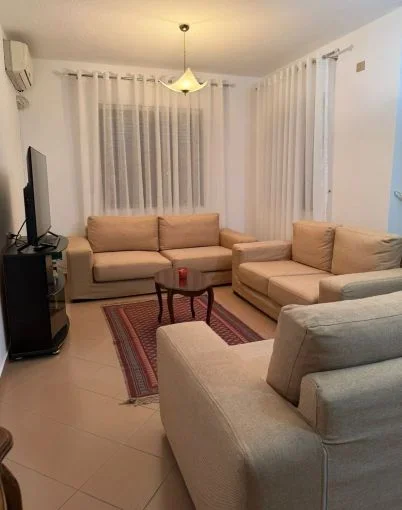 Tirane, jepet me qera apartament 2+1 Kati 7, 85 m² 700 € (rruga e kosovareve)