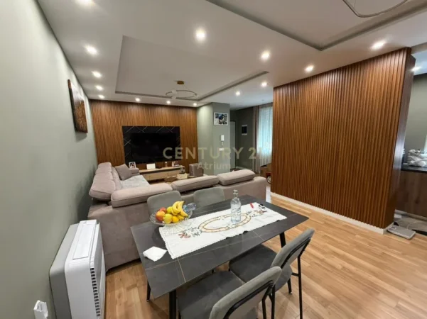 Tirane, jepet me qera apartament 2+1 Kati 3, 100 m² 800 € (tregu elektrik)